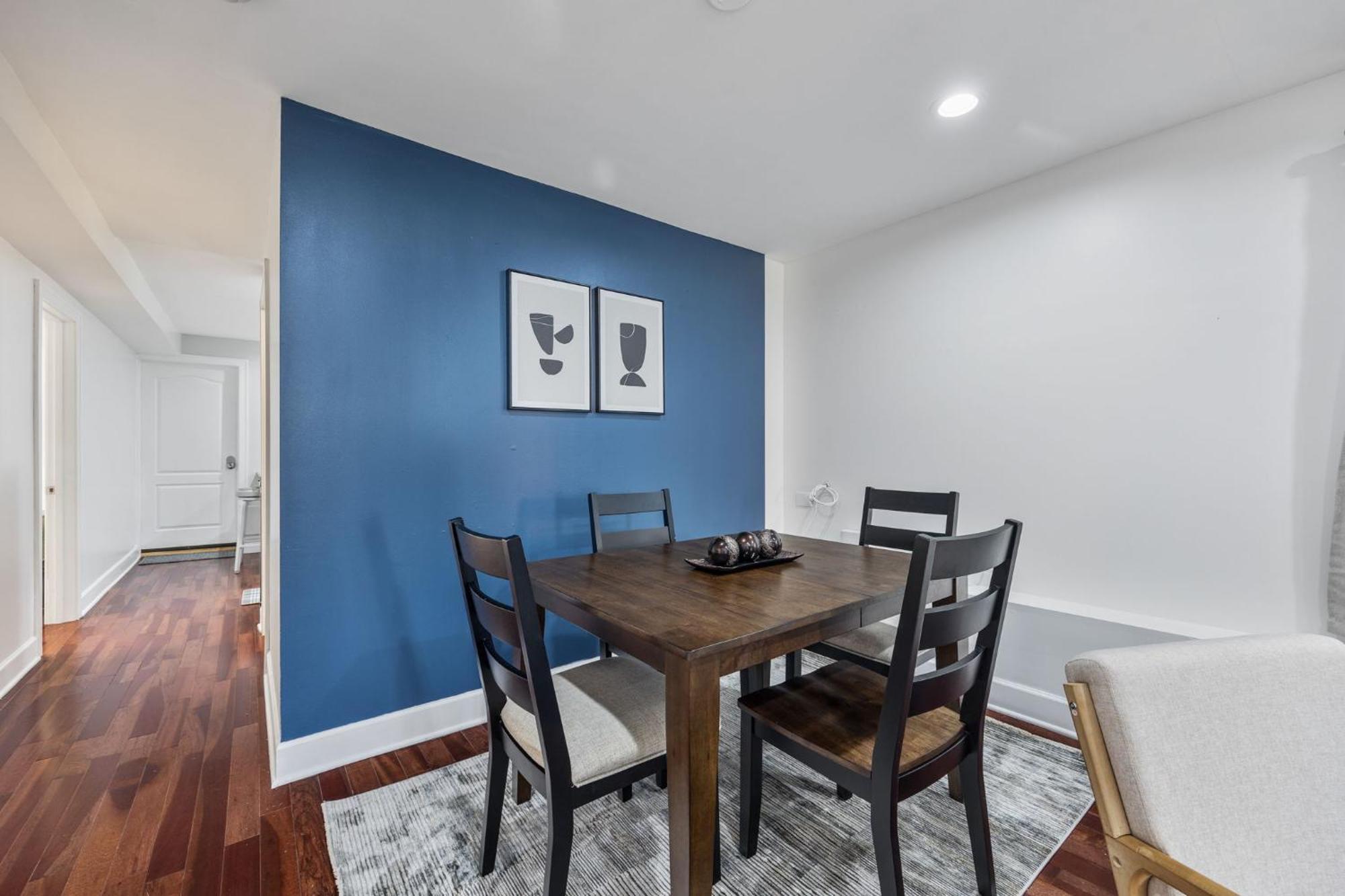 Contemporary 3br Irving Park Gem Near Expressway