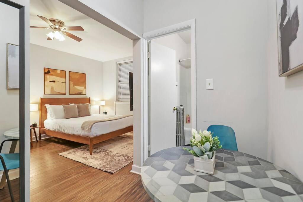 Trendy Studio In - Kenwood 103 & 303 Rep Apartment *