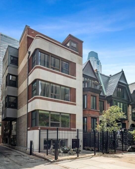 Japanese Themed 2bedroom In Gold Coast For Up To 4 Guests With Optional Valet Parking Apartment Chicago