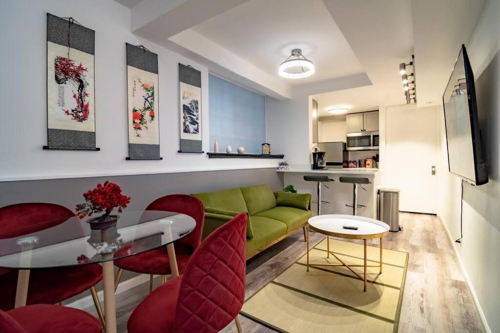 Japanese Themed 2bedroom In Gold Coast For Up To 4 Guests With Optional Valet Parking Chicago