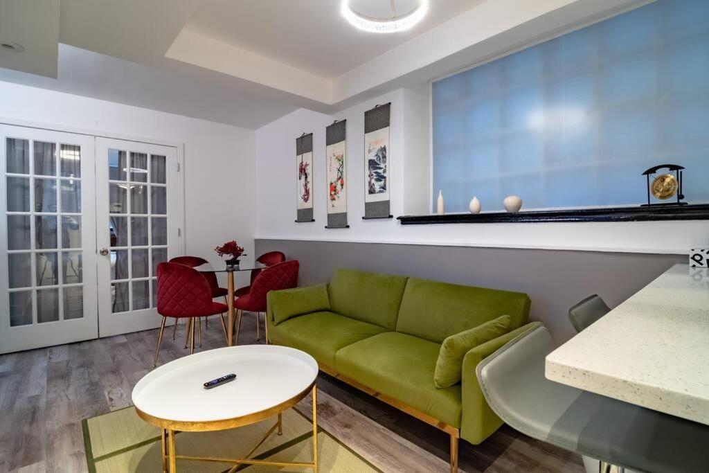 Apartment Japanese Themed 2bedroom In Gold Coast For Up To 4 Guests With Optional Valet Parking