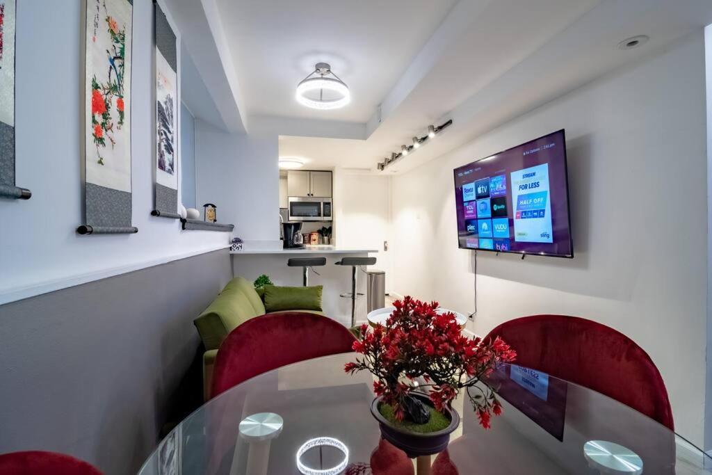 Japanese Themed 2bedroom In Gold Coast For Up To 4 Guests With Optional Valet Parking Chicago