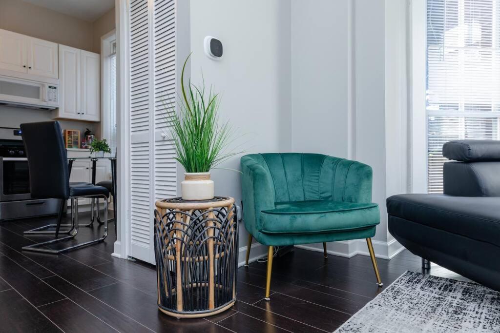 The Secret West Loop Oasis For Up To 4 Guests Apartment