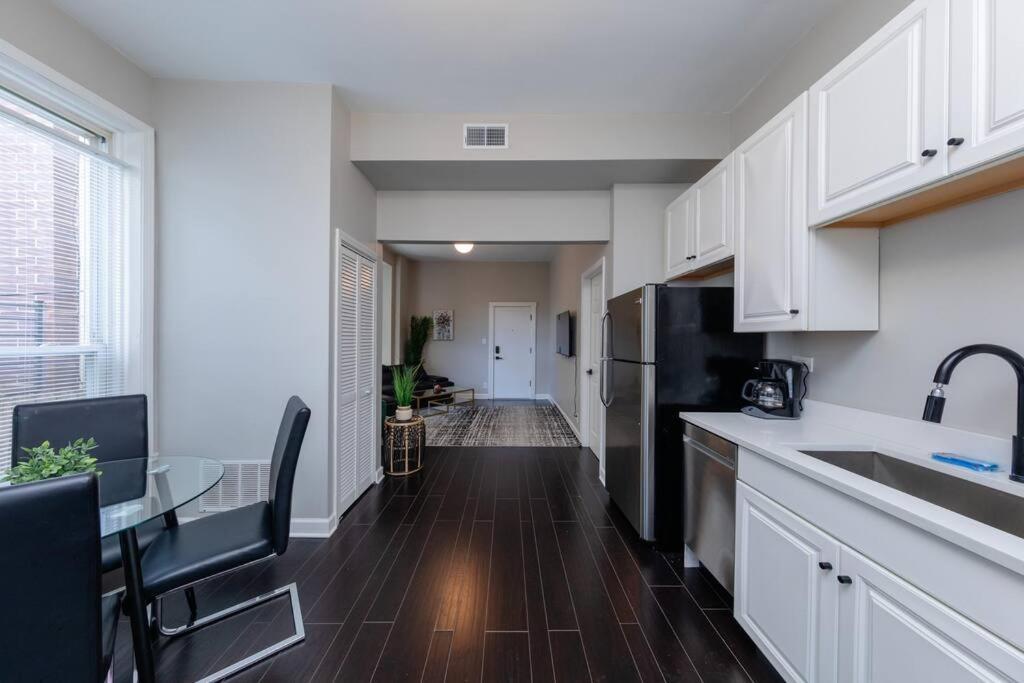 Apartment The Secret West Loop Oasis For Up To 4 Guests *
