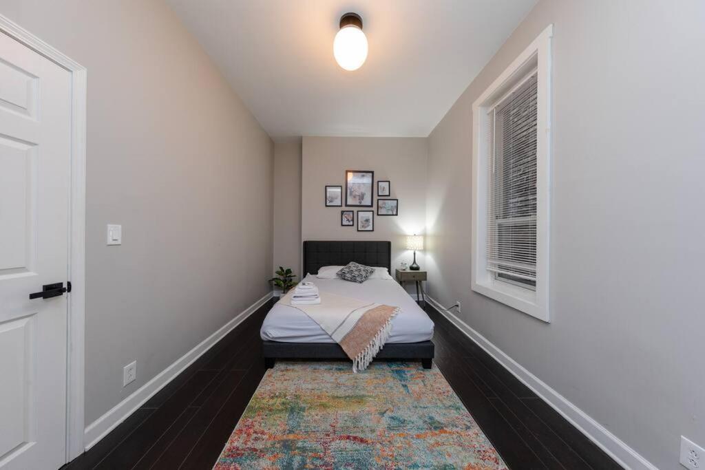 The Secret West Loop Oasis For Up To 4 Guests Apartment