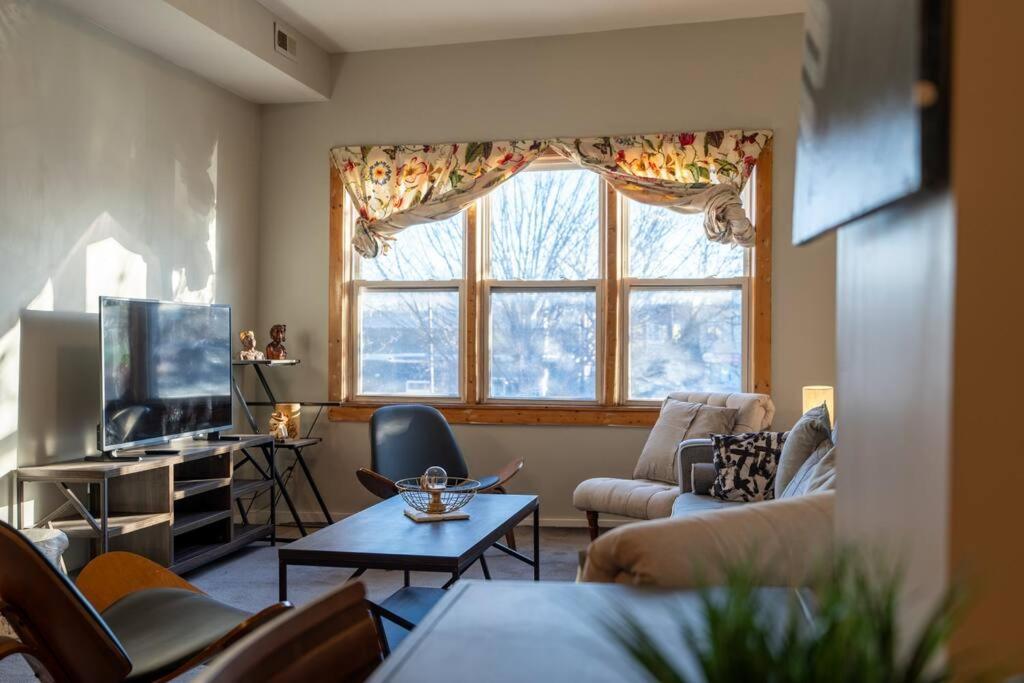 Apartment Cityscape Retreat 3br Haven With Free Parking