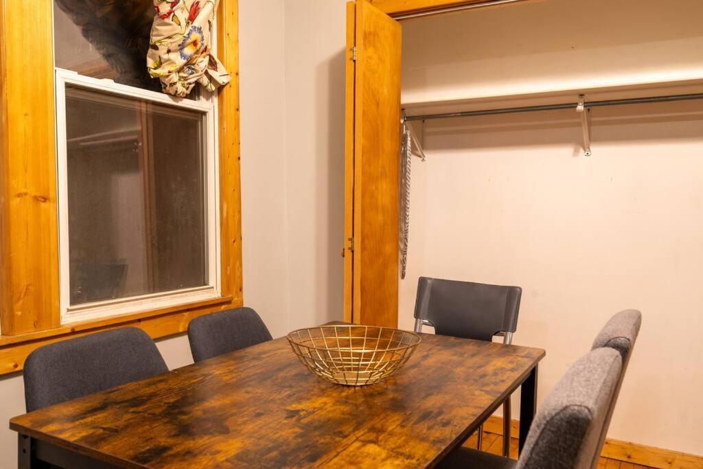 Apartment Cityscape Retreat 3br Haven With Free Parking