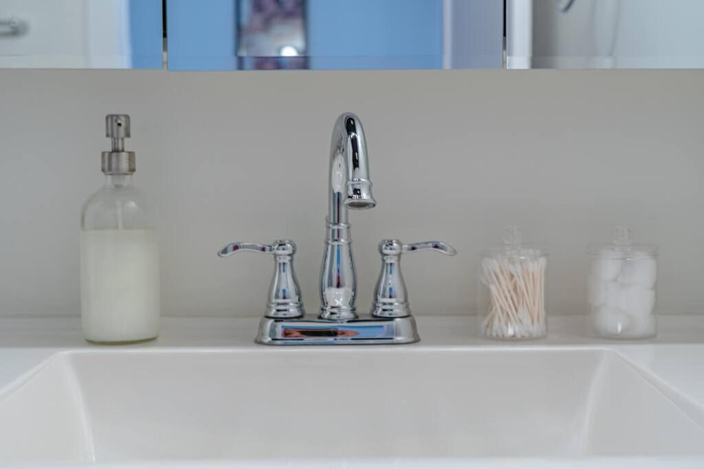 Mccormick 2br-2ba Family Unit For Up To 8 Guests With Skyline View, Optional Parking And Gym Access * Chicago