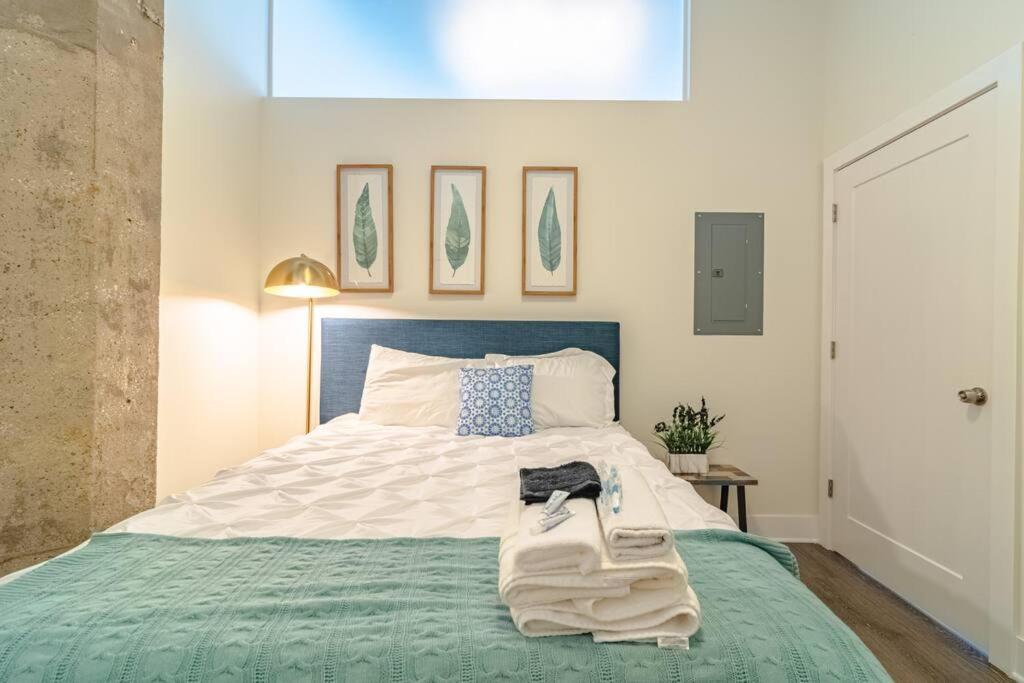 Apartment Mccormick 2br-2ba Family Unit For Up To 8 Guests With Skyline View, Optional Parking And Gym Access Chicago
