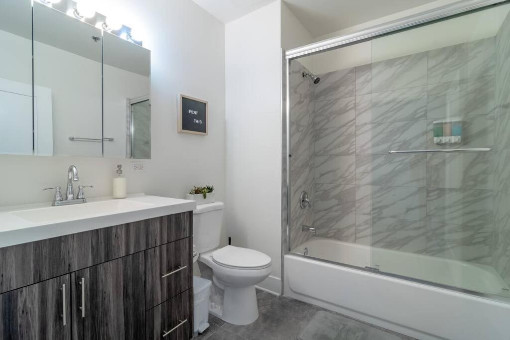 Mccormick 2br-2ba Family Unit For Up To 8 Guests With Optional Parking & Gym Access Apartment *