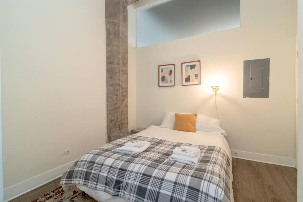Apartment Mccormick 2br-2ba Family Unit For Up To 8 Guests With Optional Parking & Gym Access
