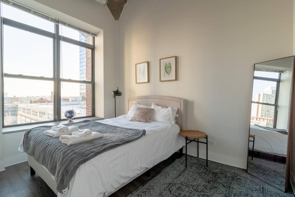 Apartment Mccormick 2br-2ba Family Unit For Up To 8 Guests With Optional Parking & Gym Access *