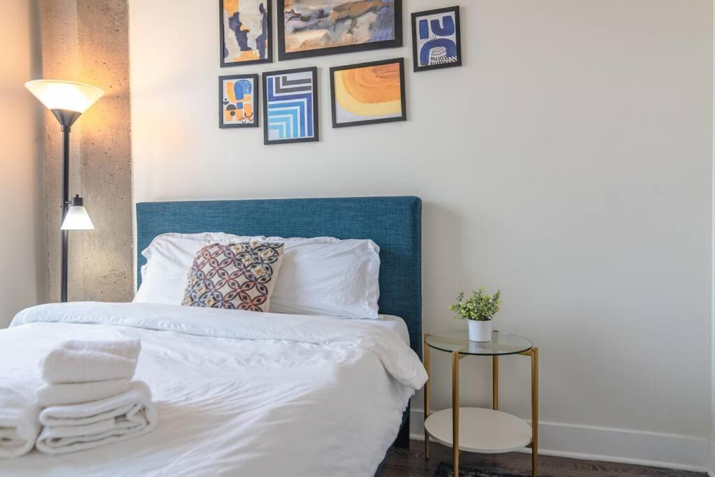 Apartment Mccormick 2br-2ba Family Unit For Up To 8 Guests With Skyline View, Optional Parking & Gym Access *