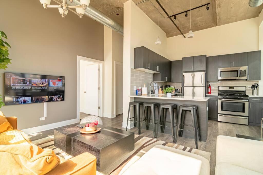 Apartment Mccormick 2br/2ba Family Unit For Up To 6 Guests With Optional Parking & Gym Access