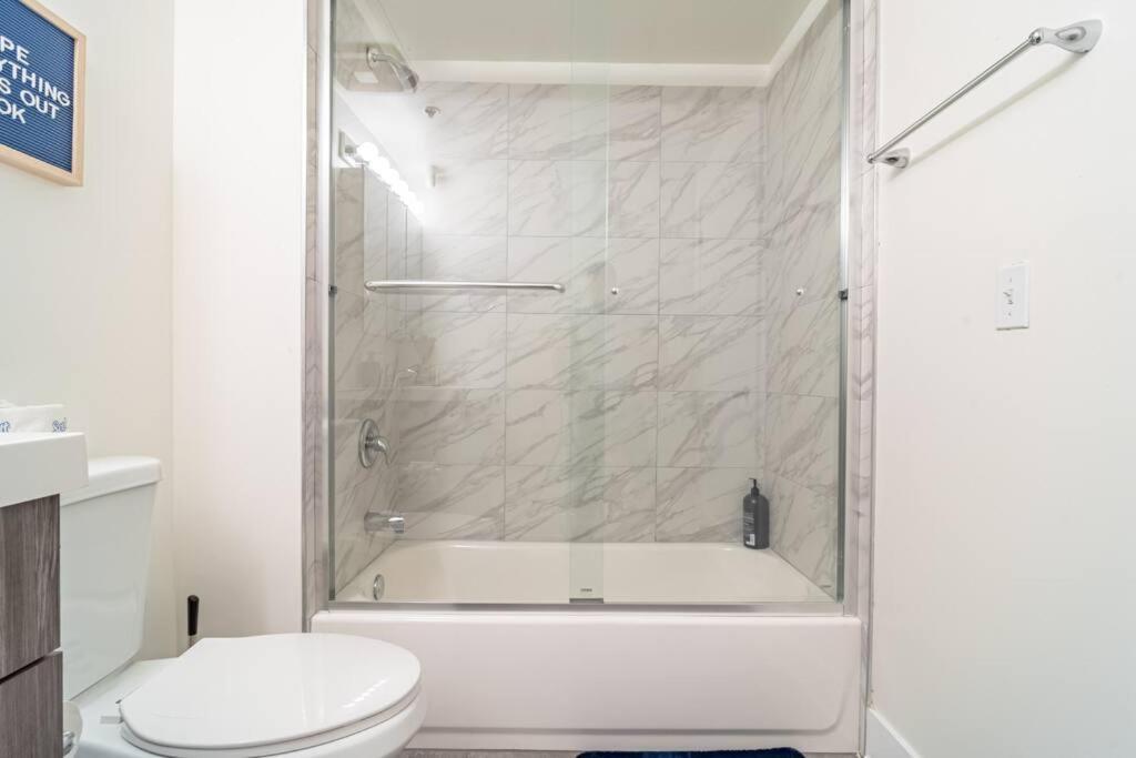 Mccormick 2br/2ba Family Unit For Up To 6 Guests With Optional Parking & Gym Access Apartment Chicago