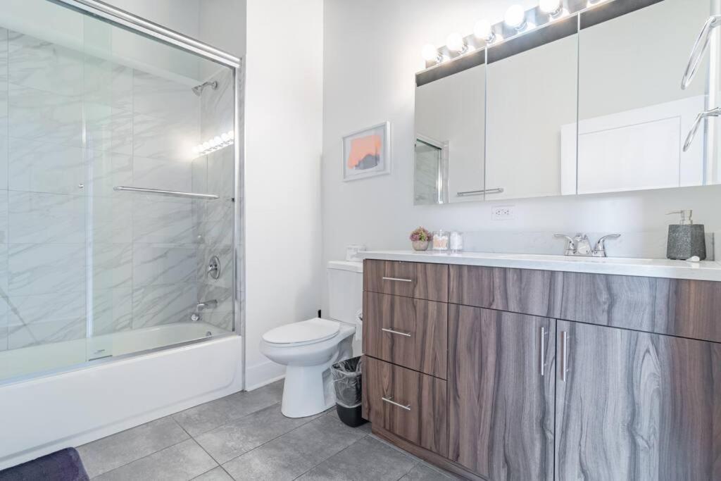 Mccormick 2br/2ba Family Unit For Up To 6 Guests With Optional Parking & Gym Access Apartment *
