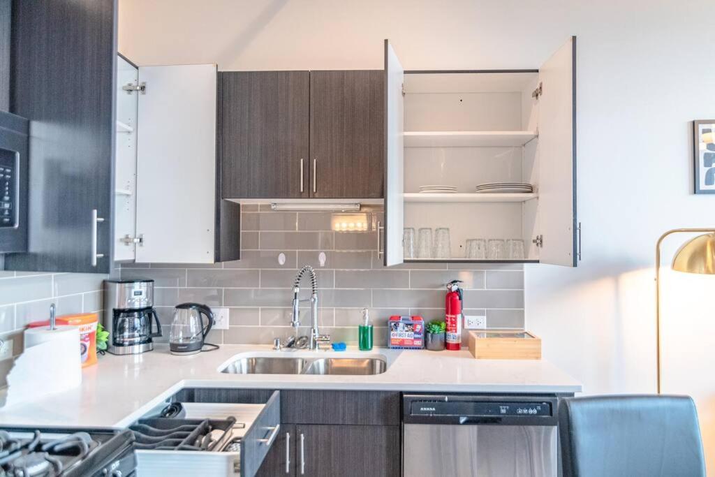 Mccormick 2br-2ba Family Unit For Up To 8 Guests With Optional Parking & Gym Access Apartment *