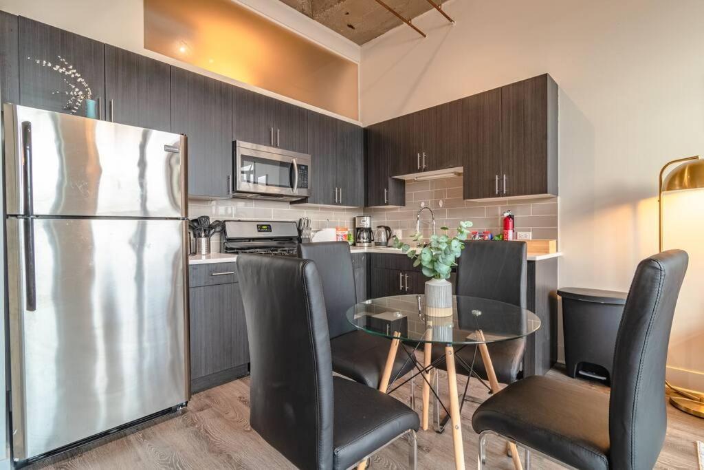 Apartment Mccormick 2br-2ba Family Unit For Up To 8 Guests With Optional Parking & Gym Access