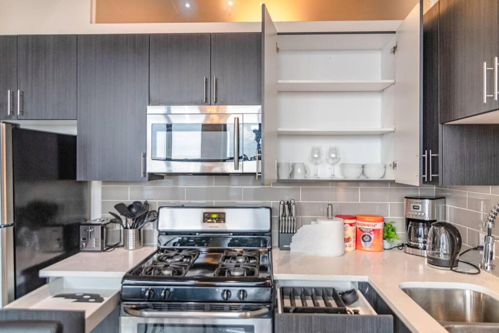 Mccormick 2br-2ba Family Unit For Up To 8 Guests With Optional Parking & Gym Access Apartment