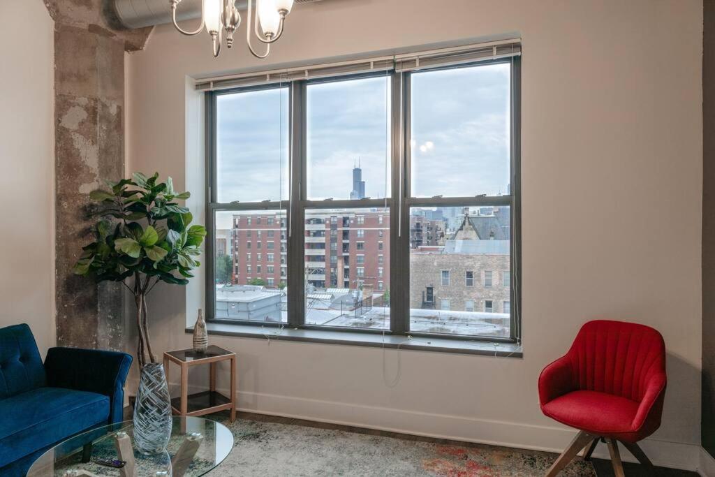 Mccormick 2br-2ba For Up To 8 Guests With Skyline View, Optional Parking & Gym Access *