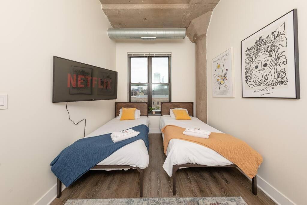 Mccormick 2br-2ba For Up To 8 Guests With Skyline View, Optional Parking & Gym Access Apartment *