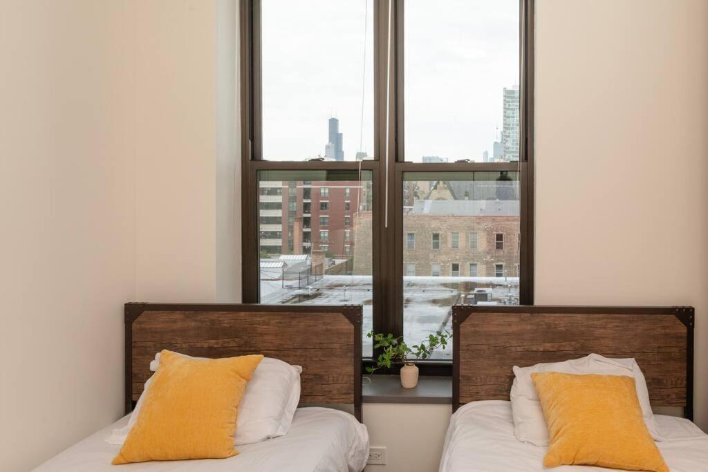 Mccormick 2br-2ba For Up To 8 Guests With Skyline View, Optional Parking & Gym Access Apartment
