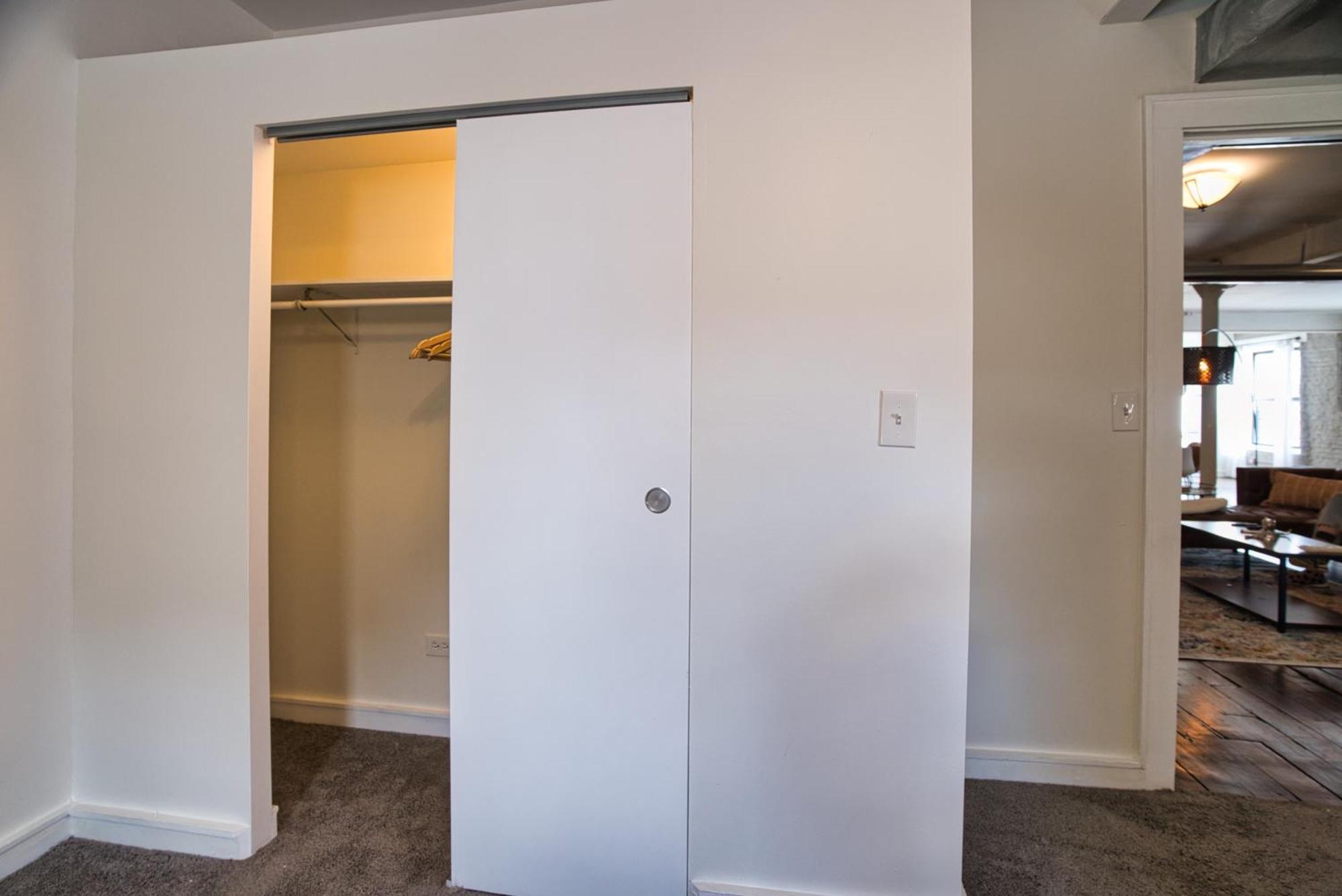 Mccormick Huge 3br With Pool Table, Optional Parking For Up To 8 Guests *