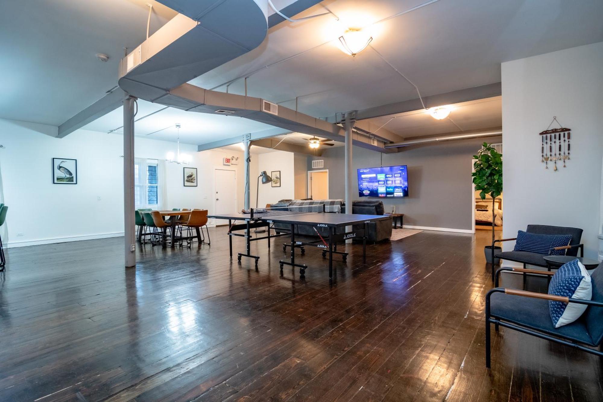 Mccormick 3br Huge Family Unit With Optional Parking & Ping-pong Table Apartment