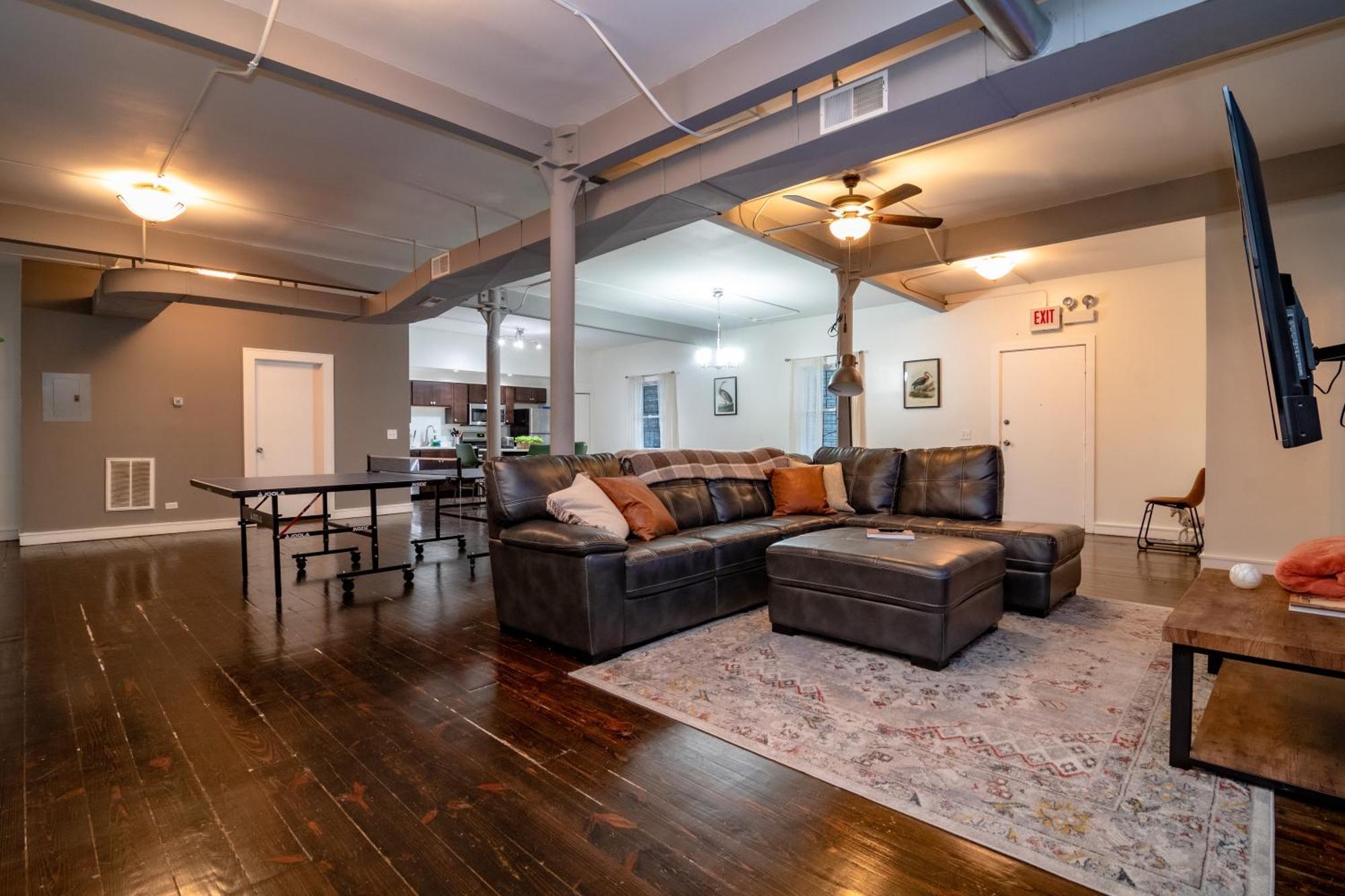 Mccormick 3br Huge Family Unit With Optional Parking & Ping-pong Table Apartment