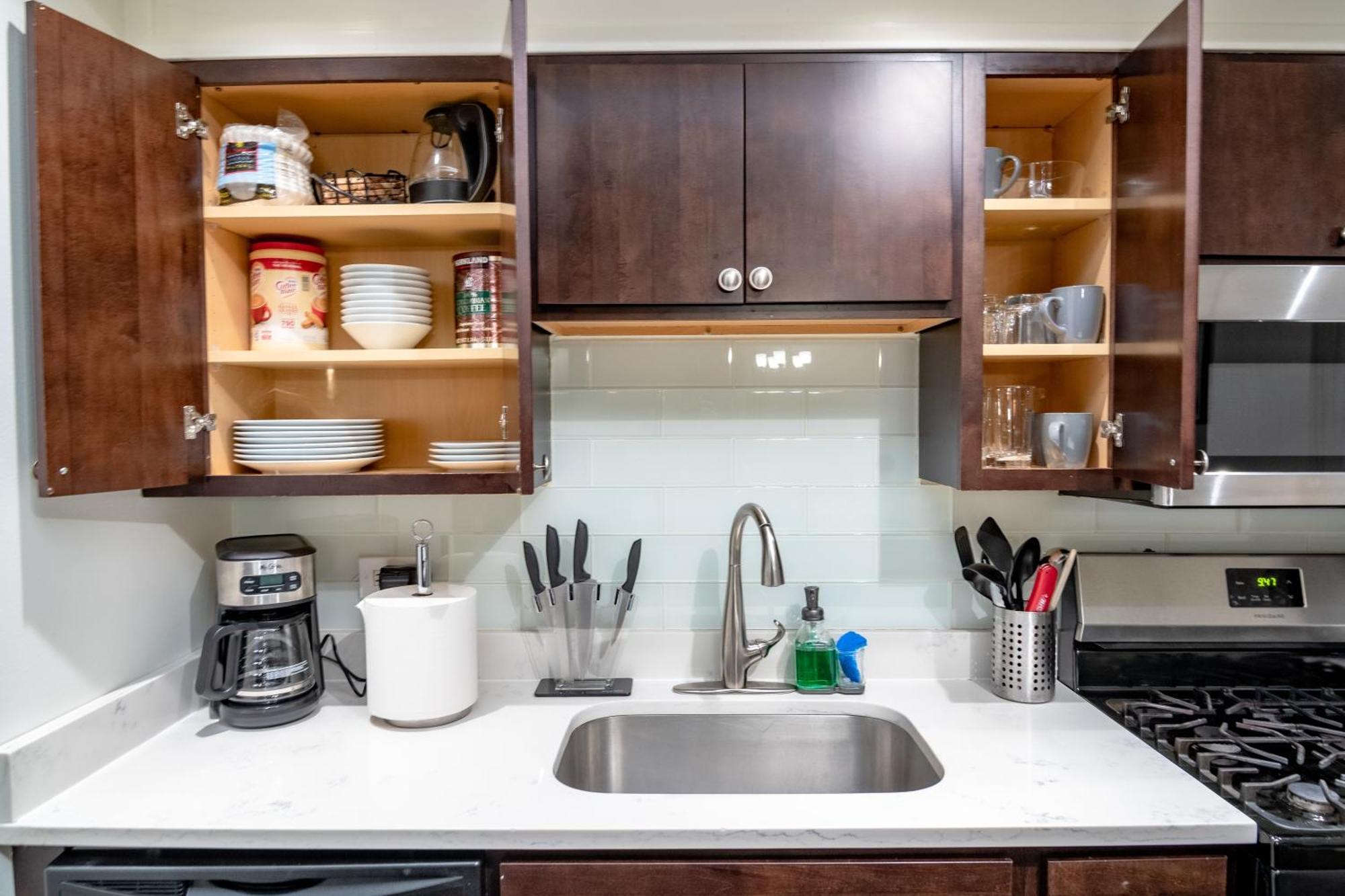Mccormick 3br Huge Family Unit With Optional Parking & Ping-pong Table Apartment Chicago