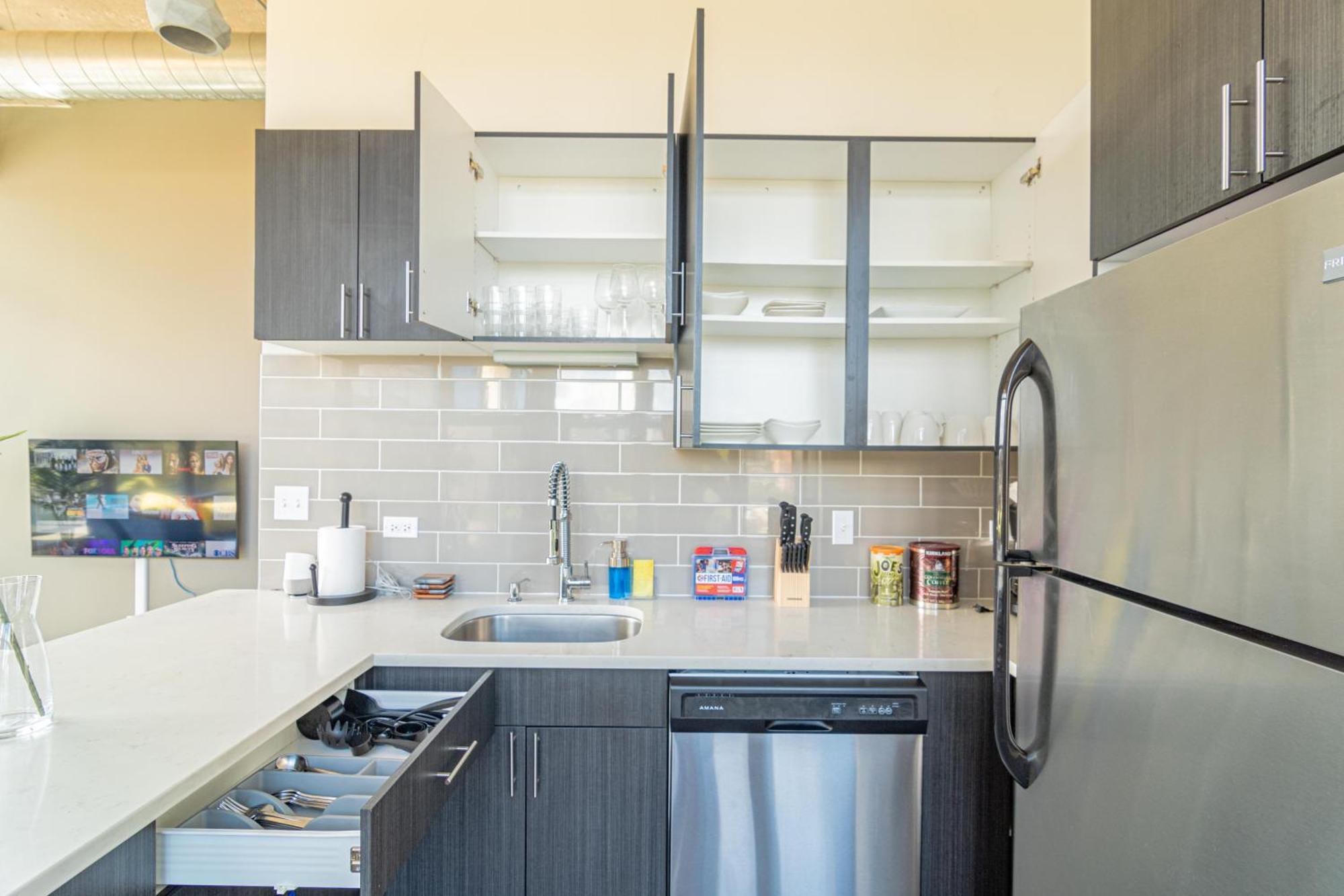Mccormick Place Luxury Corner With Optional Parking For 6 Guests Apartment *