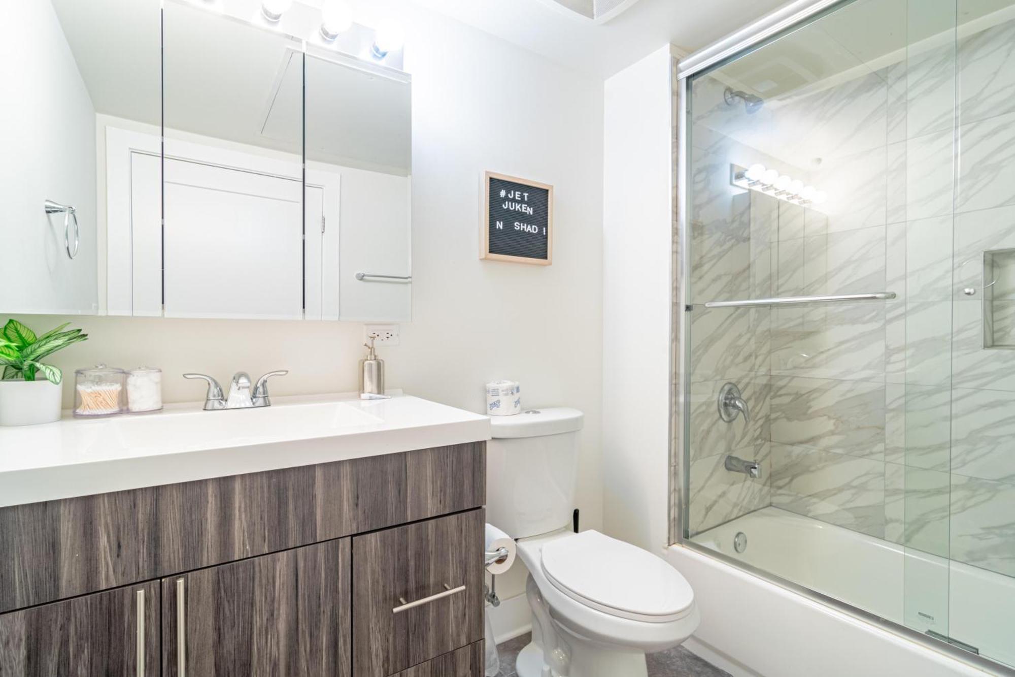 Bright 2Br Luxury Corner Suite With Optional Parking Sleeps 6 Guests Near Mccormick Place And Soldier Field * Chicago