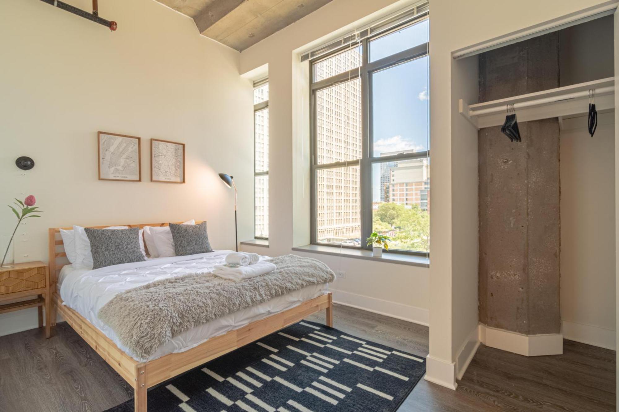 Apartment Mccormick Place Luxury Corner With Optional Parking For 6 Guests *