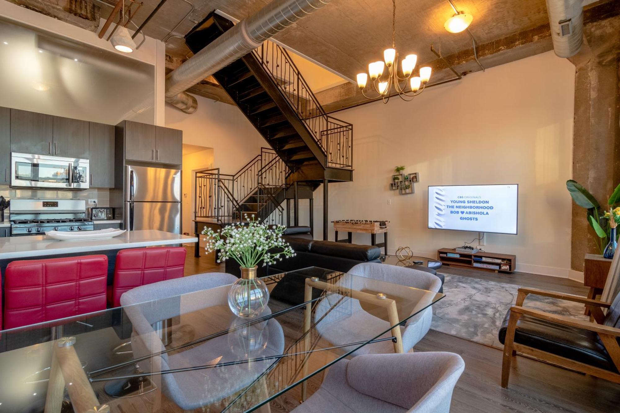 Apartment Mccormick Place 3br Luxury Penthouse Duplex With Personal Rooftop And Optional Parking For 8 Guests In South Loop