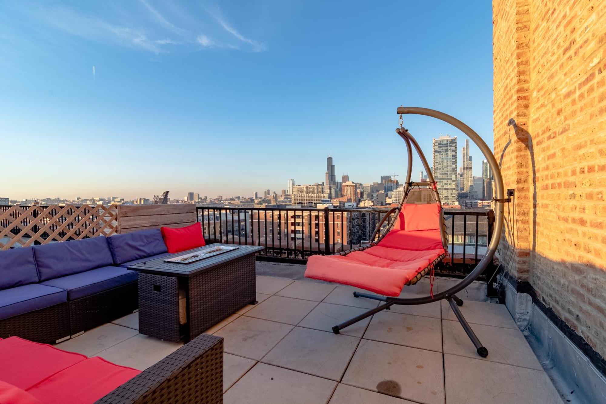 Mccormick Place Luxury Penthouse Duplex With Personal Rooftop With Optional Parking For 8 Guests Apartment *