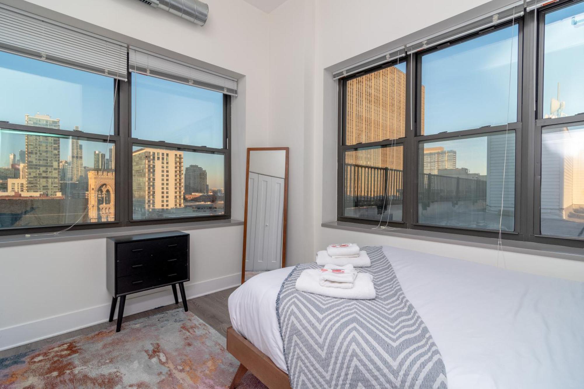 Mccormick Place Luxury Penthouse Duplex With Personal Rooftop With Optional Parking For 8 Guests Apartment Chicago