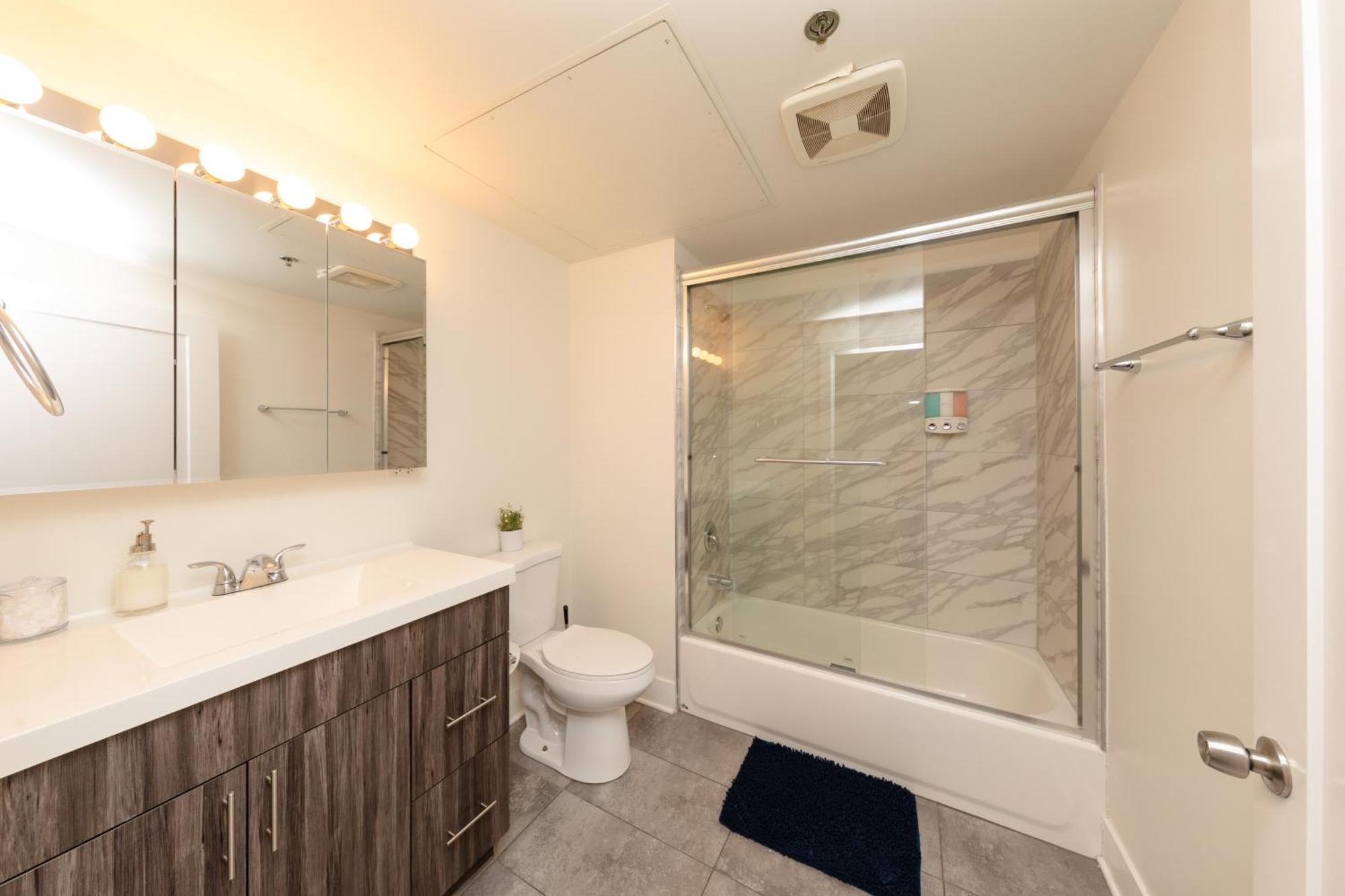 Mccormick Place 2b-2b Family Unit With Optional Parking And Gym Access Sleeps Up To 8