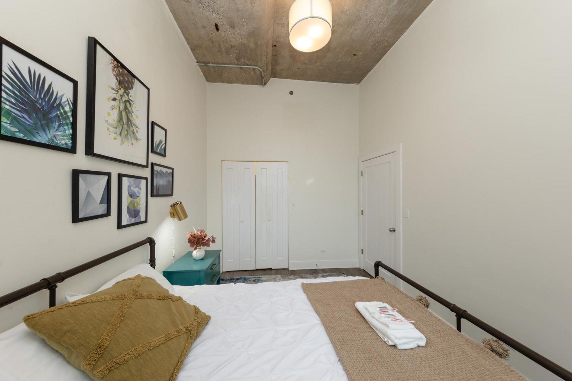 Mccormick Place 2b-2b Family Unit With Optional Parking And Gym Access Sleeps Up To 8 Apartment