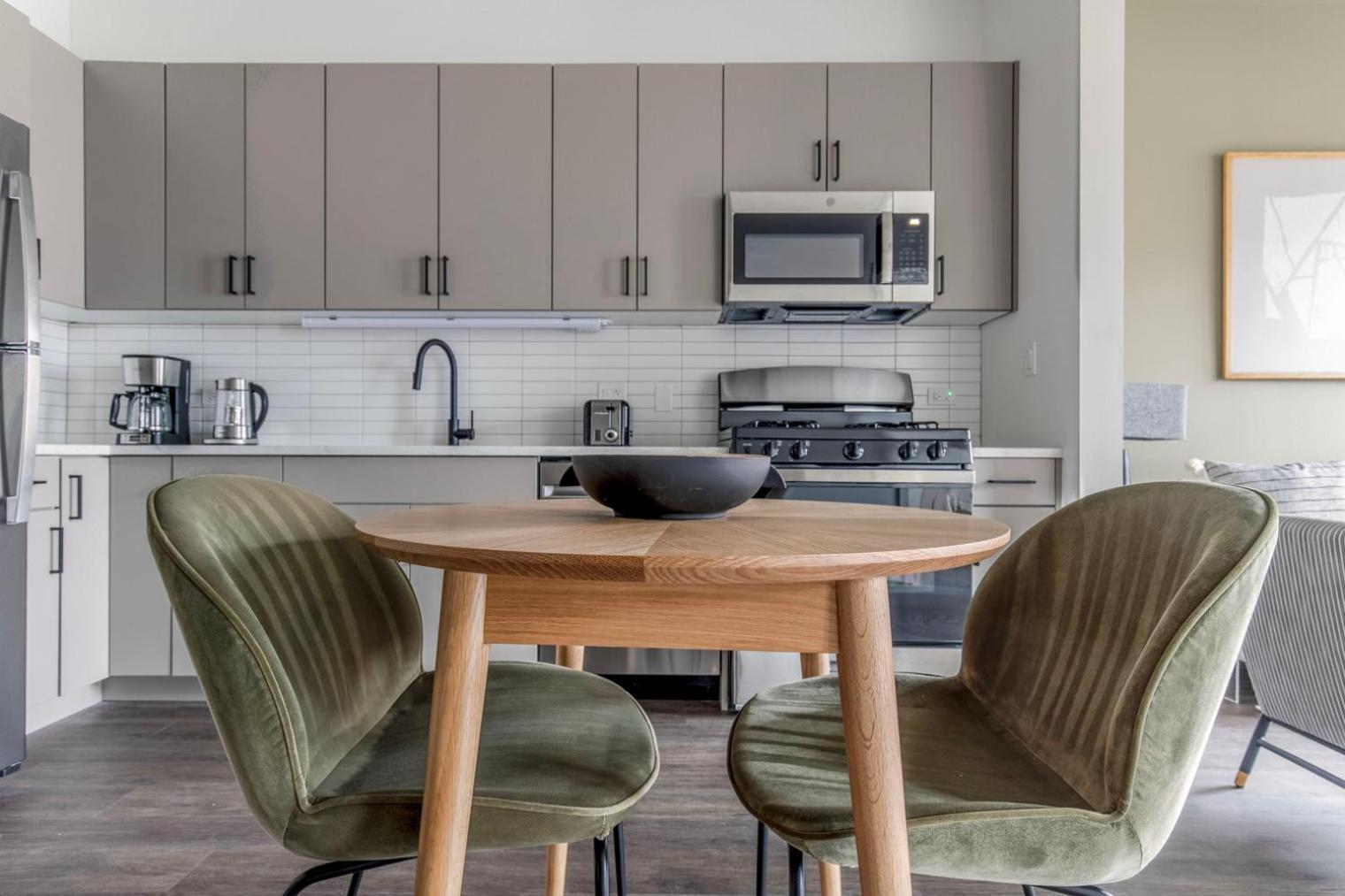 River North 1br W Yoga Nr Riverwalk Chi-1036
