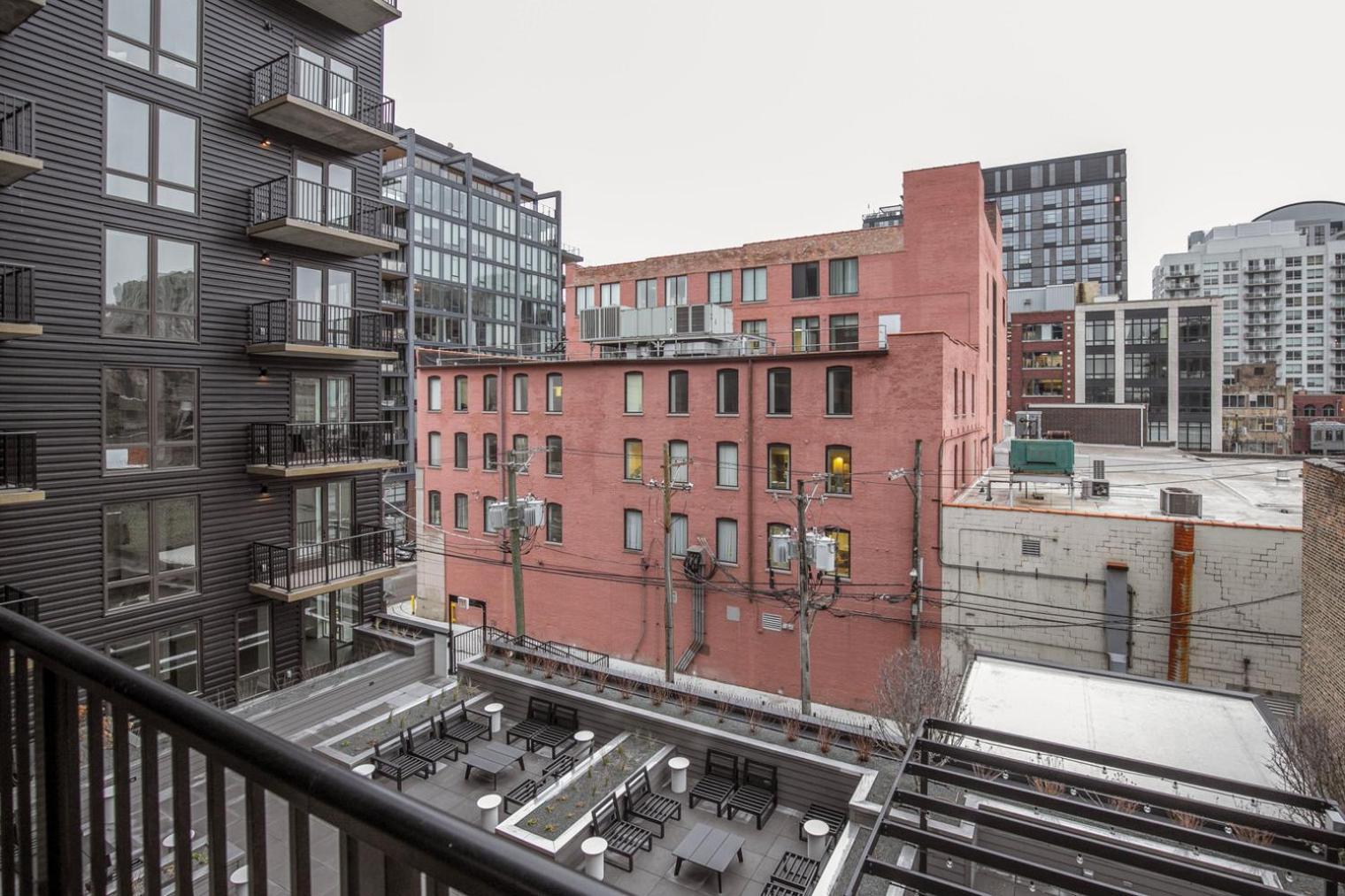River North 1br W Yoga Nr Riverwalk Chi-1036 Chicago