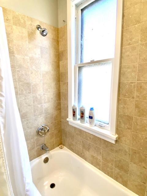Spacious Historic In Lakeview - Walk To Wrigley, Nightlife, Shops, Hospitals *