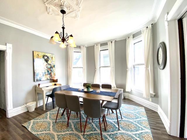 Spacious Historic In Lakeview - Walk To Wrigley, Nightlife, Shops, Hospitals * Chicago