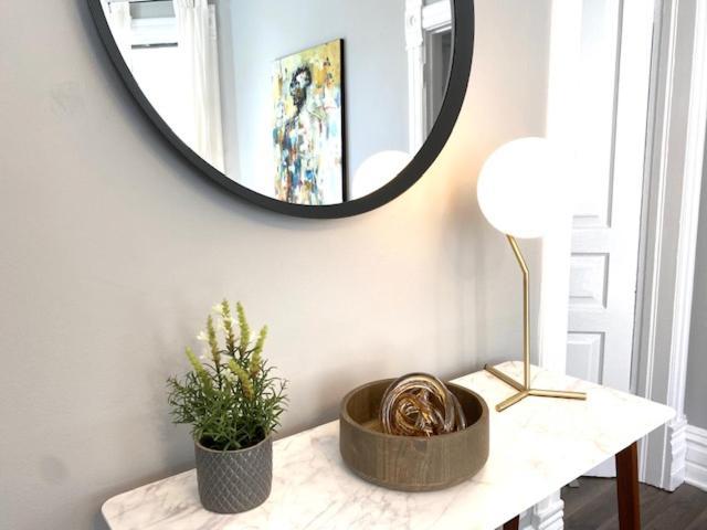 Spacious Historic In Lakeview - Walk To Wrigley, Nightlife, Shops, Hospitals Apartment Chicago