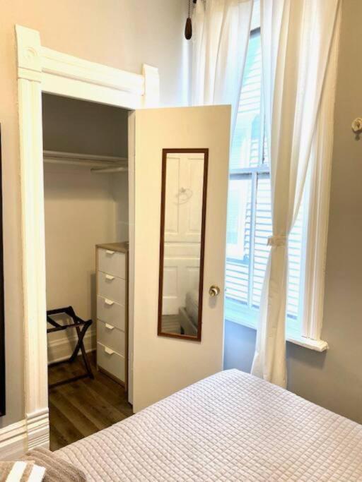 Apartment Spacious Historic In Lakeview - Walk To Wrigley, Nightlife, Shops, Hospitals Chicago