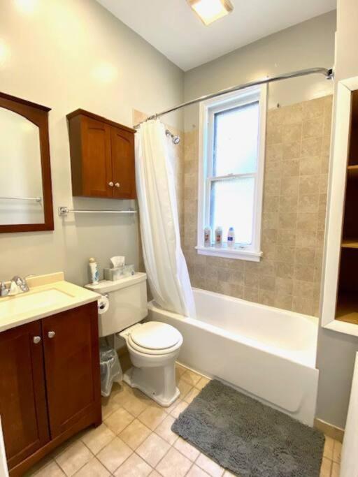 Apartment Spacious Historic In Lakeview - Walk To Wrigley, Nightlife, Shops, Hospitals