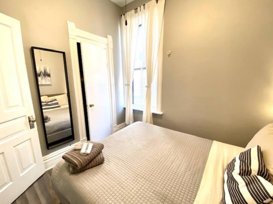 Spacious Historic In Lakeview - Walk To Wrigley, Nightlife, Shops, Hospitals