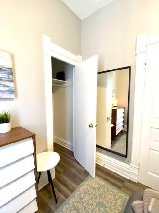 Apartment Spacious Historic In Lakeview - Walk To Wrigley, Nightlife, Shops, Hospitals