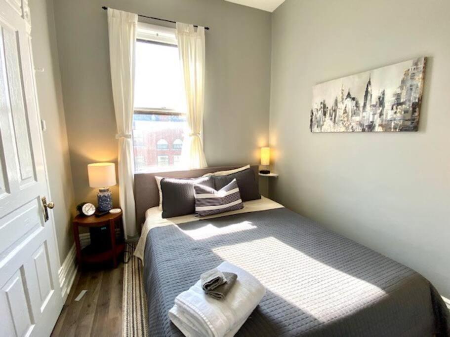 Apartment Spacious Historic In Lakeview - Walk To Wrigley, Nightlife, Shops, Hospitals *