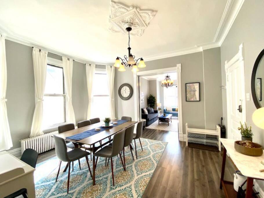 Spacious Historic In Lakeview - Walk To Wrigley, Nightlife, Shops, Hospitals *