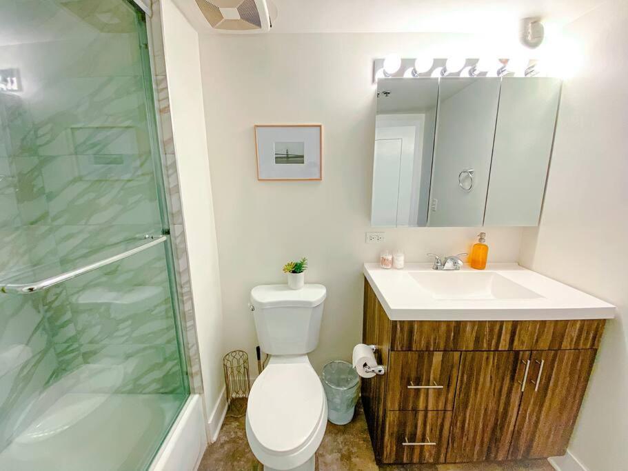 Mccormick 2br-2ba Family Unit For Up To 8 Guests With Optional Parking & Gym Access Apartment